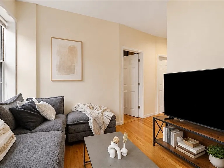 28 Phillips St #3 — Photo 3