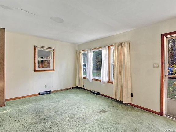 5th image of 23118 Port Dr