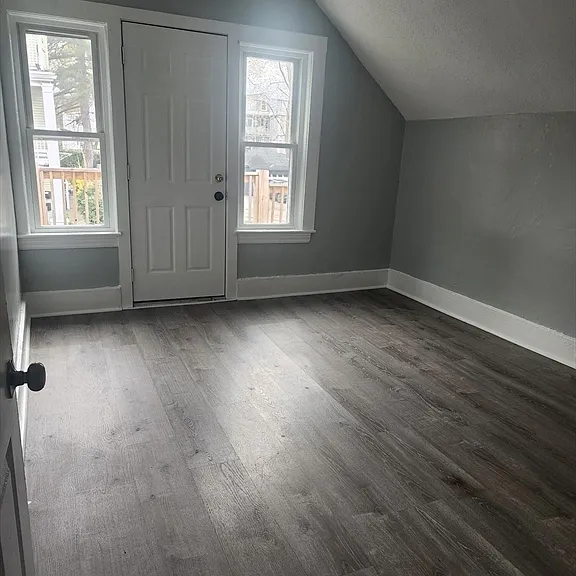 10-12 Michigan Ave #1 — Photo 2