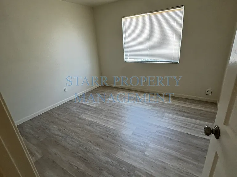 415 E Flora St #1-13 — Photo 17