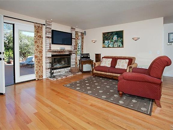 5th image of 10 Oxford Ct