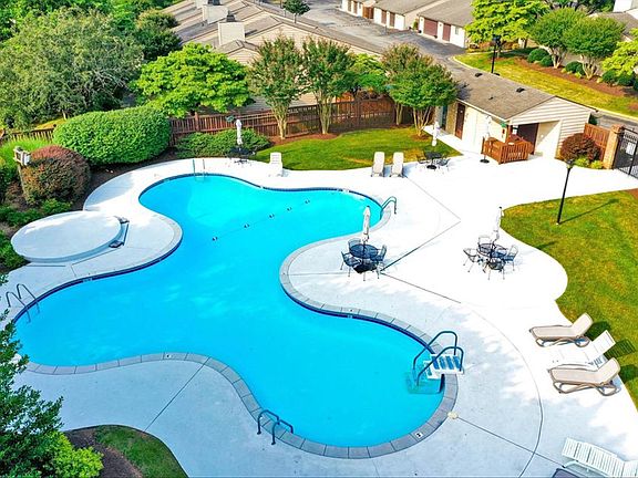 3rd image of 209 Windward Dr SW #209