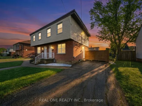 24 Sumach St, Hamilton, ON L8H 6P8