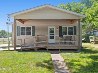 7 N Main St, Freeburg, IL