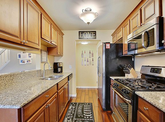 4th image of 7732 W Kenton Ct #B