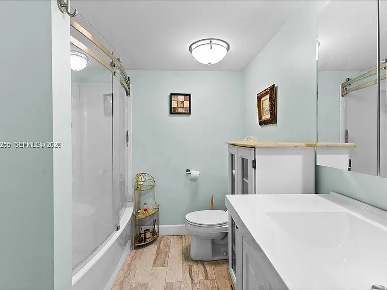 3047 N Oakland Forest Dr #204 — Photo 11