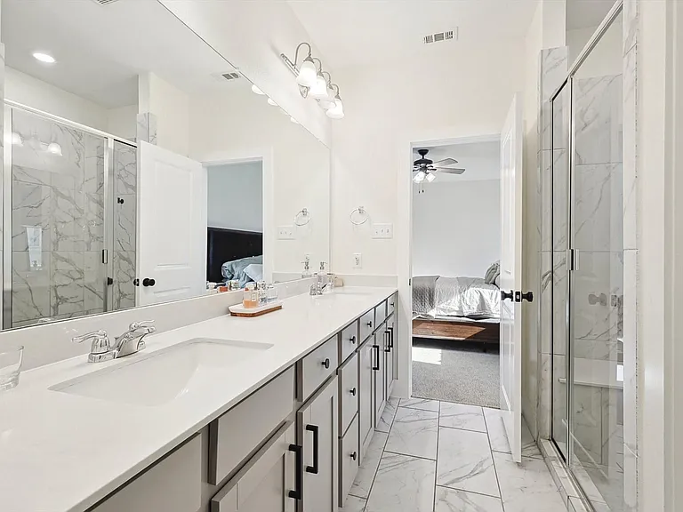 2420 Elm Pl — Photo 14