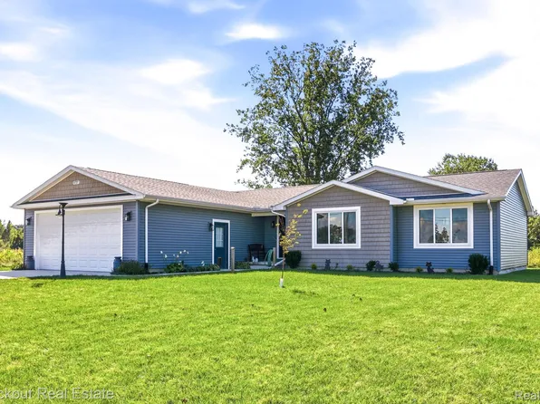 5727 Mackinaw Rd, Saginaw, MI 48604