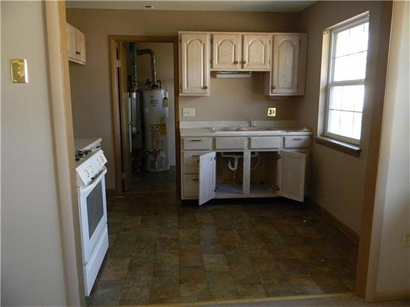 2nd image of 501 S Curlew Rd