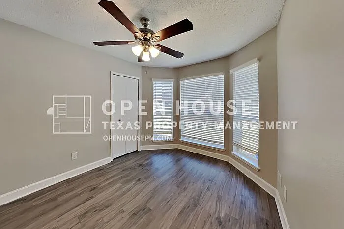 204 Quail Trail Ln — Photo 3