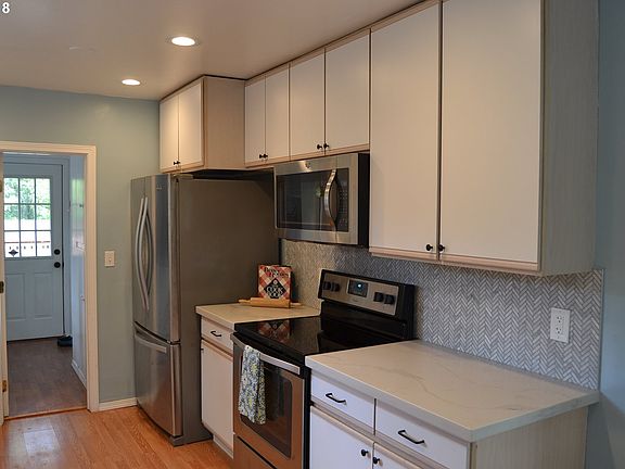 3rd image of 2100 E 25th St