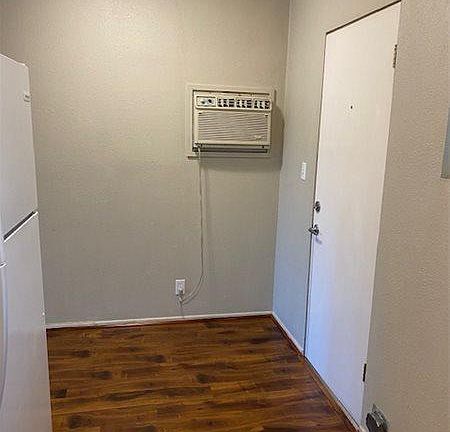 4th image of 375 Wightman St #3