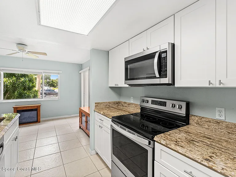 220 Beach Park Ln #75 — Photo 6