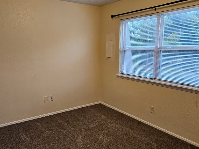 1900 E Okmulgee Ave #23 — Photo 4