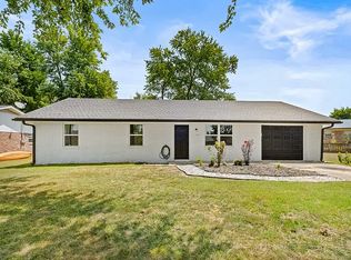 855 Jan Cir, Siloam Springs, AR 72761