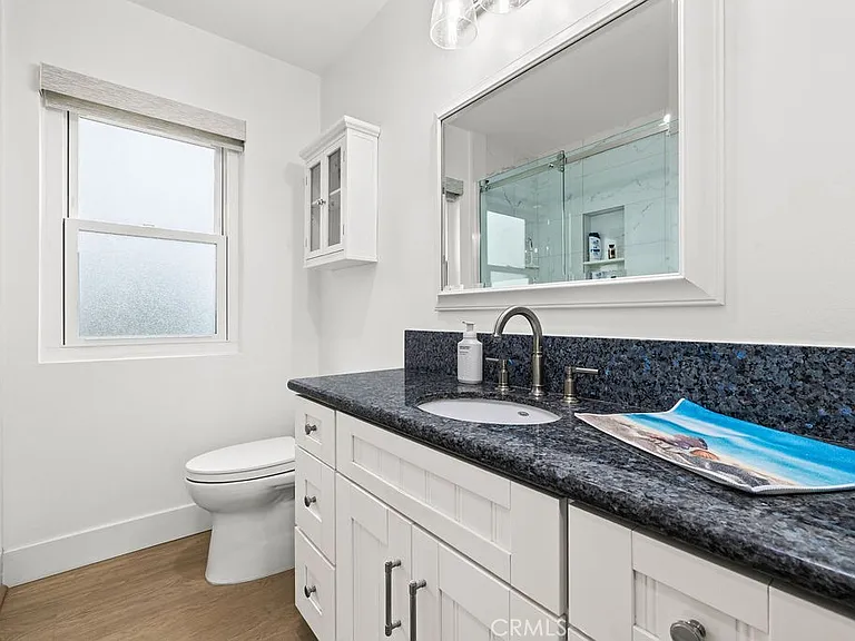 240 Moss St #4 — Photo 20