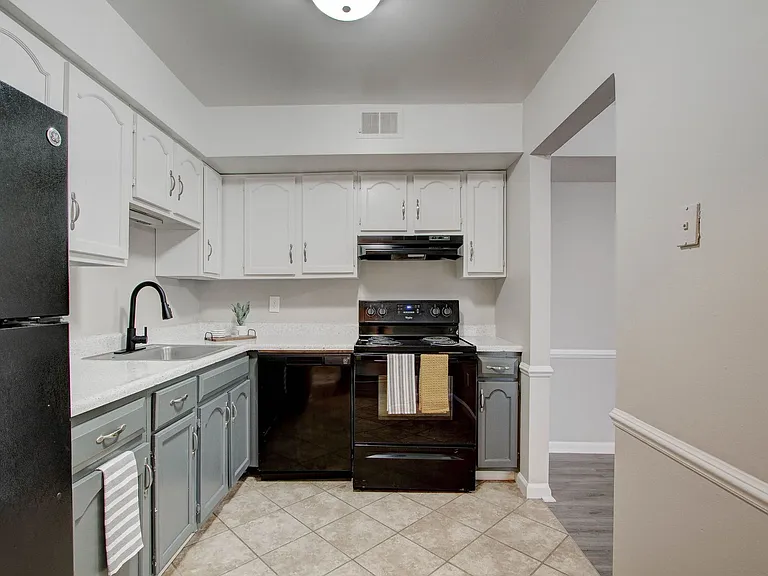 The Lenox Apartment Homes — Photo 50
