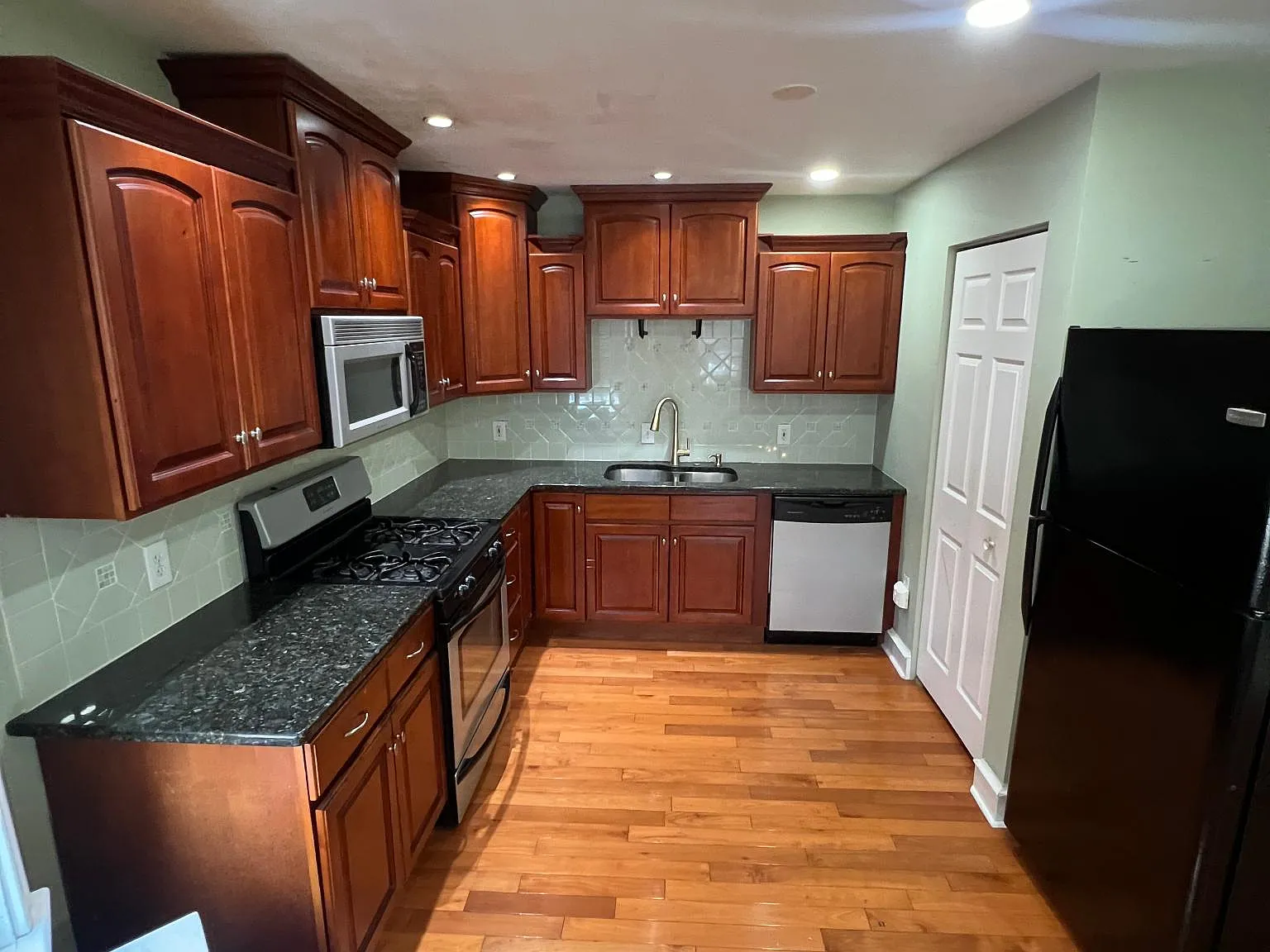 1 bed, 800 sqft, $1,450 — Photo 2