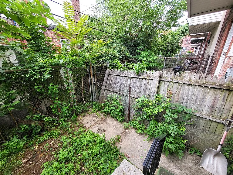 230 S Frazier St — Photo 37
