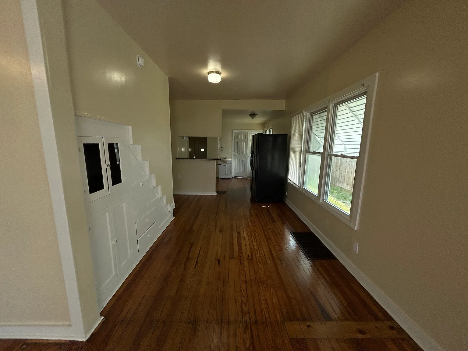 3 bed, 1.5 bath, 1671 sqft, $1,095 — Photo 2