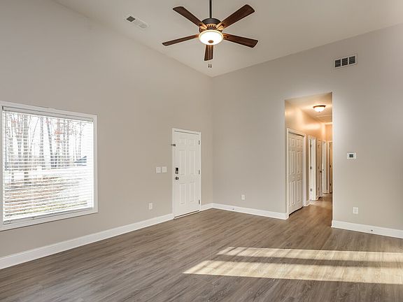 5th image of 80 Emmette Dr