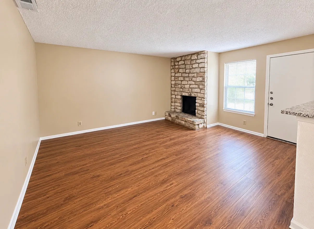 2 bed, 748 sqft, $1,235 — Photo 3