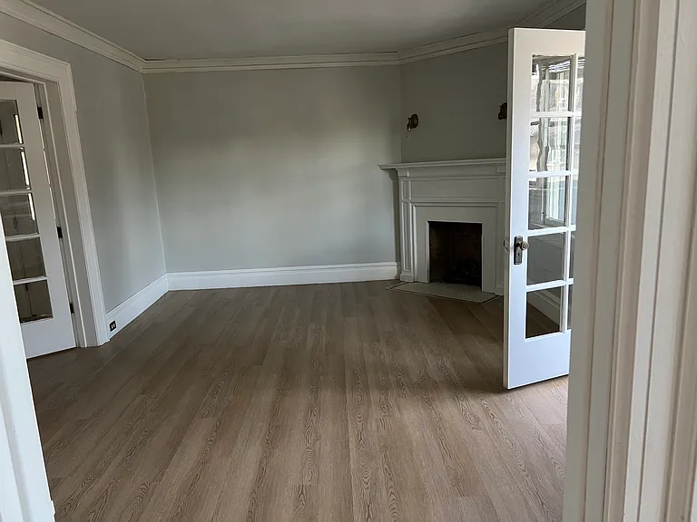 living room . Fire place is decoration only ( non -operable)