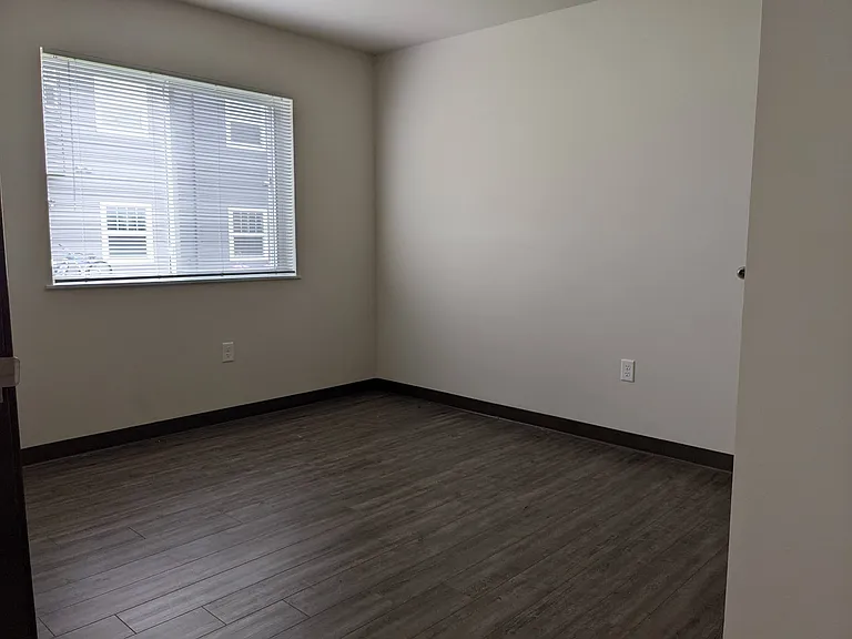 Park West apartments — Photo 26