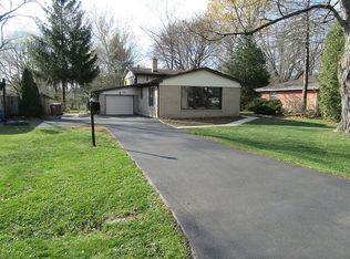 22W581 Sycamore Dr, Glen Ellyn, IL
