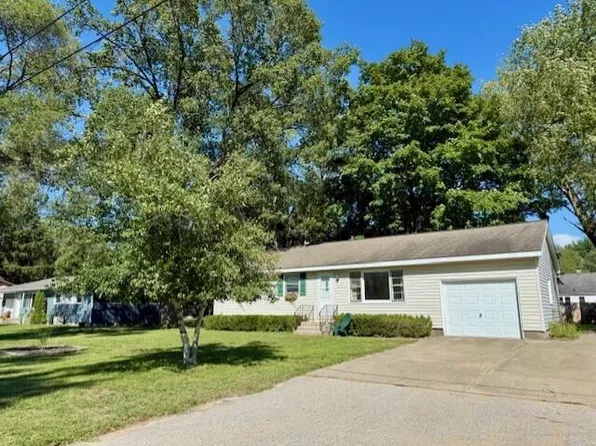 4666 Heinicke St, Norton Shores, MI 49441