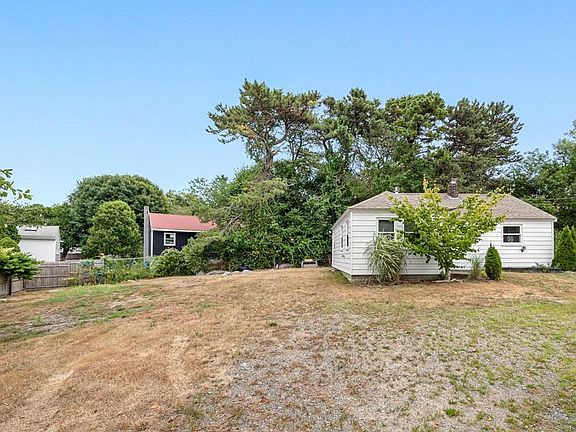 2nd image of 6 Great Hill Ln