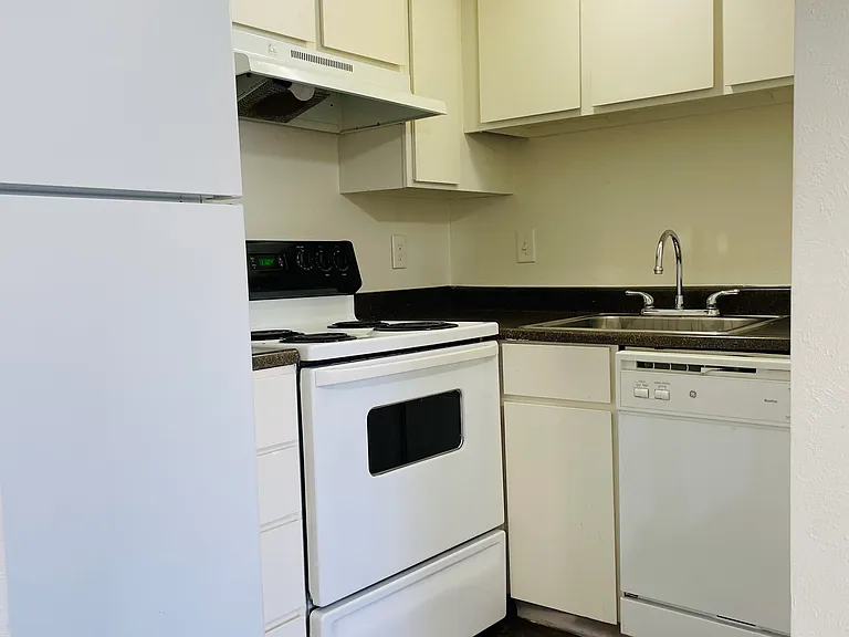 Cedar Cliff Apartments — Photo 19