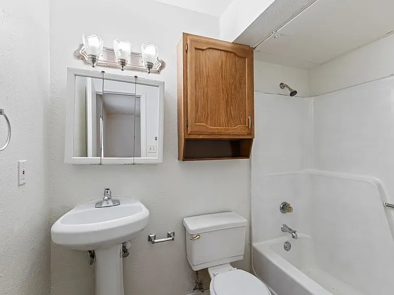 447 Vincent St — Photo 21