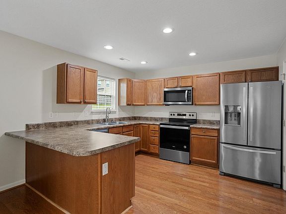 3rd image of 117 Ivy Trellis Ct