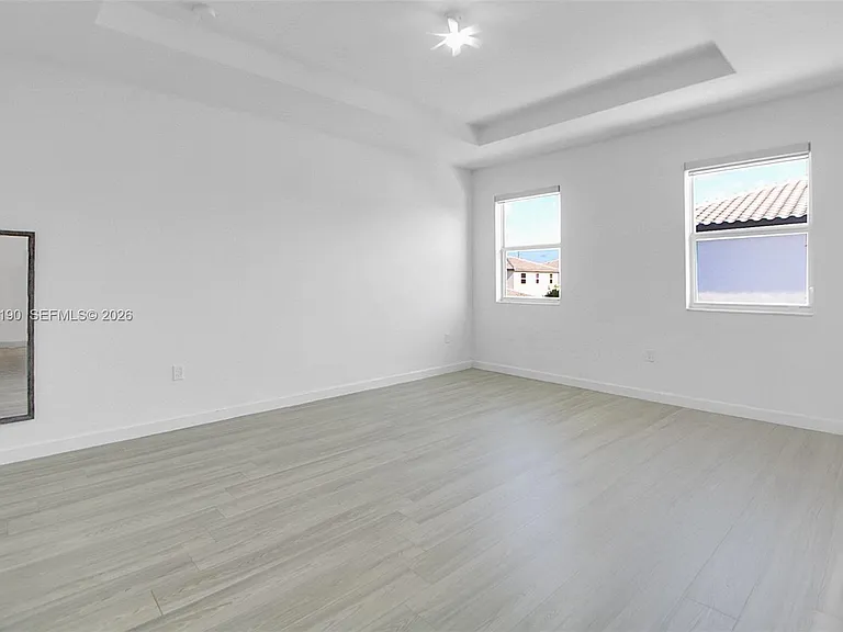 879 SE 26th Ter — Photo 24