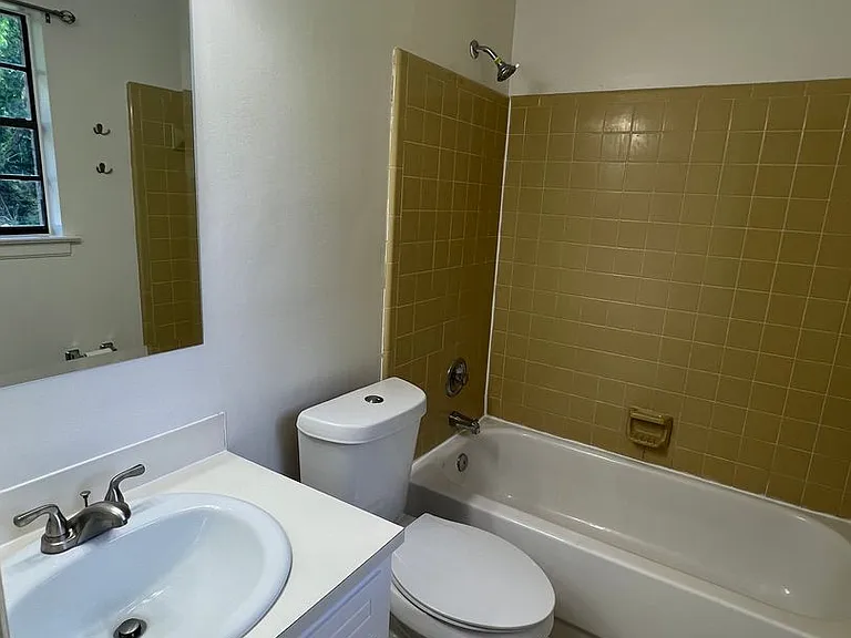 3233 Hillcrest Ln — Photo 16