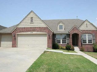 504 E Reno Pl, Broken Arrow, OK 74012