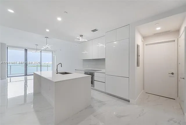 700 NE 24th St #904 — Photo 8