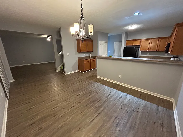 5221 Bombay Dr — Photo 3