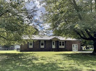 106 Glade Dr, Tullahoma, TN 37388