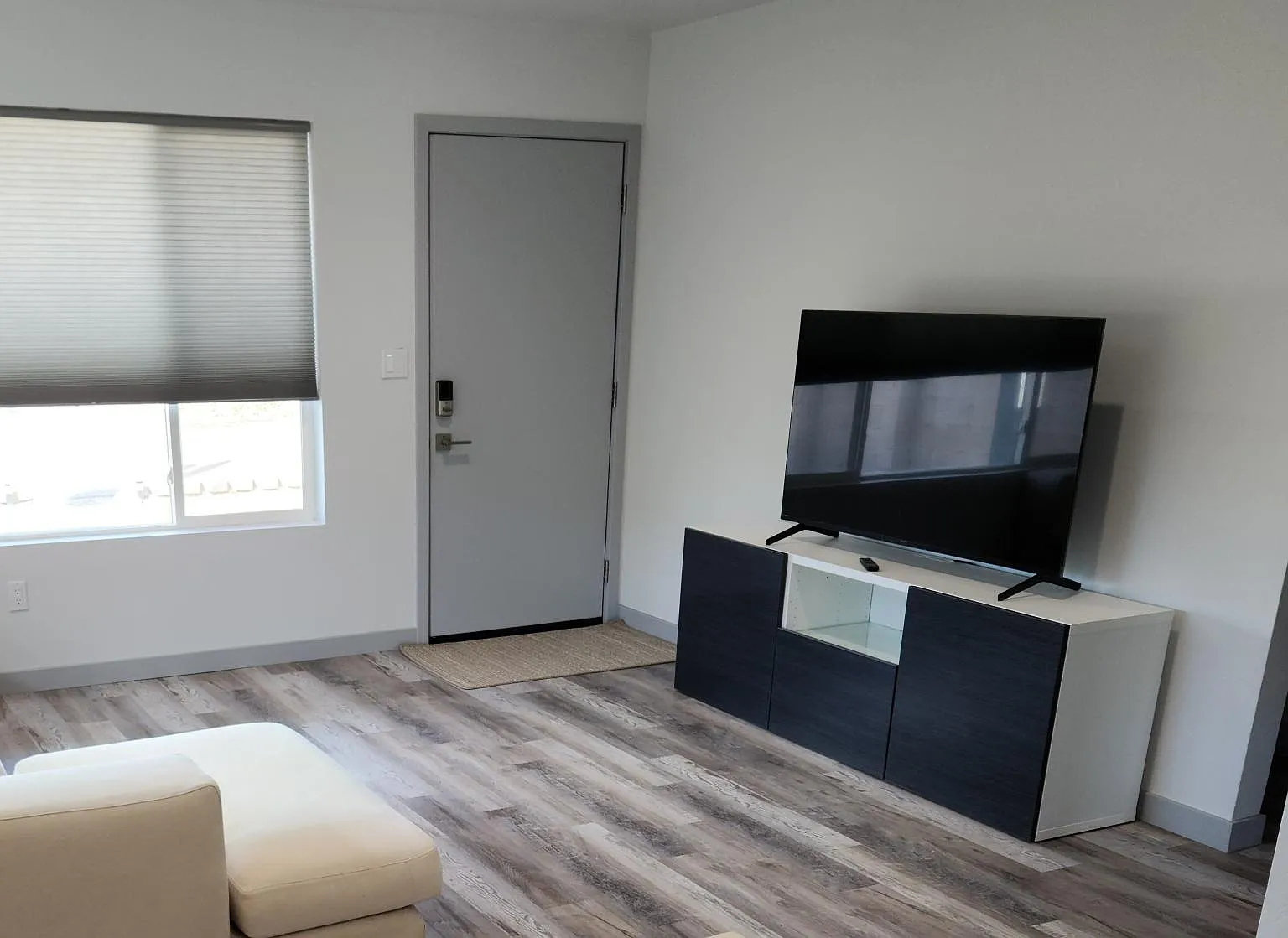 2 bed, 821 sqft, $1,400 — Photo 2