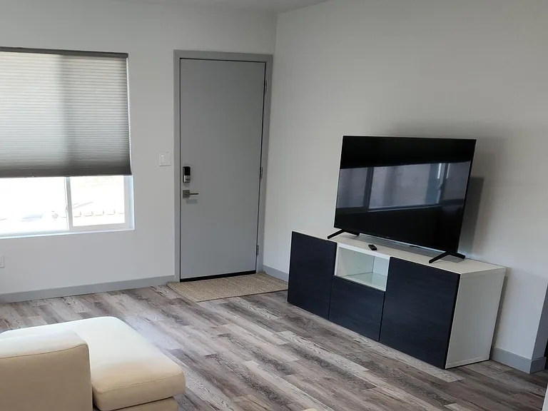 410 Hummingbird Dr #2 — Photo 2
