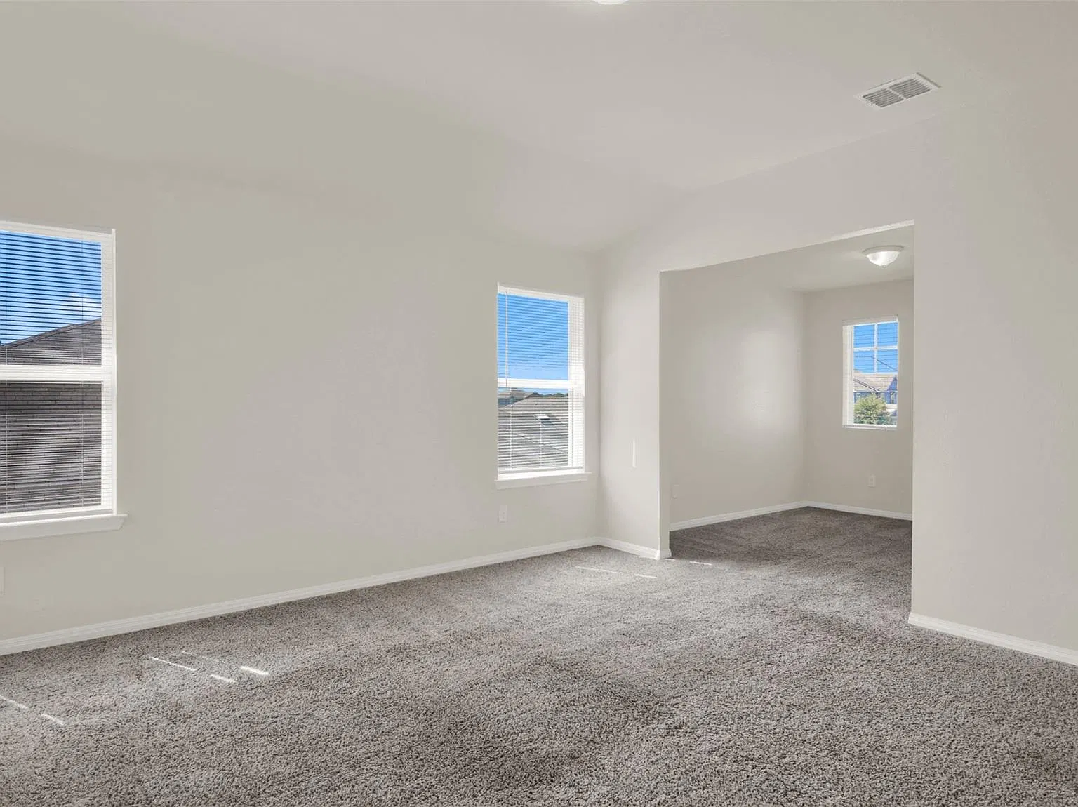 4 bed, 2.5 bath, 2657 sqft, $2,700 — Photo 3