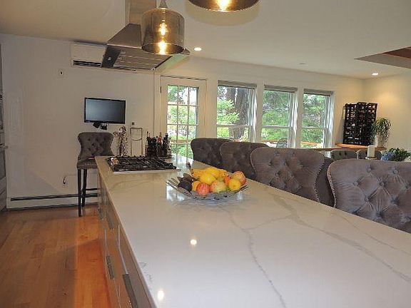 Quartz Island with Seating up to Six