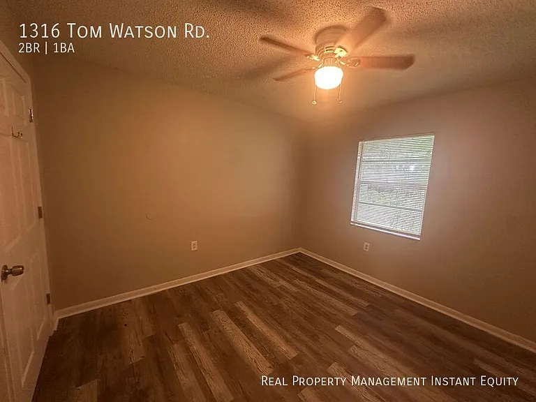 1316 Tom Watson Rd — Photo 8