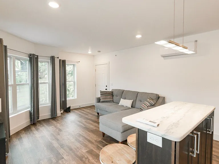 707 E Seneca St. — Photo 20