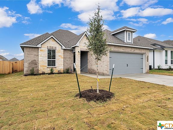 3rd image of 611 Pipe Creek Dr