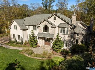 613 Knollwood Rd, Franklin Lakes, NJ 07417