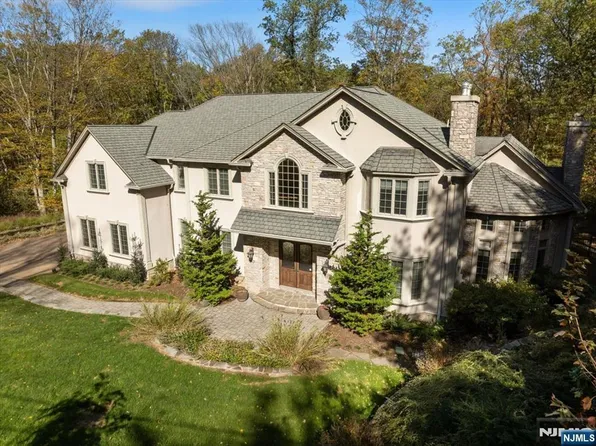 613 Knollwood Rd, Franklin Lakes, NJ 07417