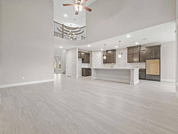 4th image of 221 Silver Sage Ct